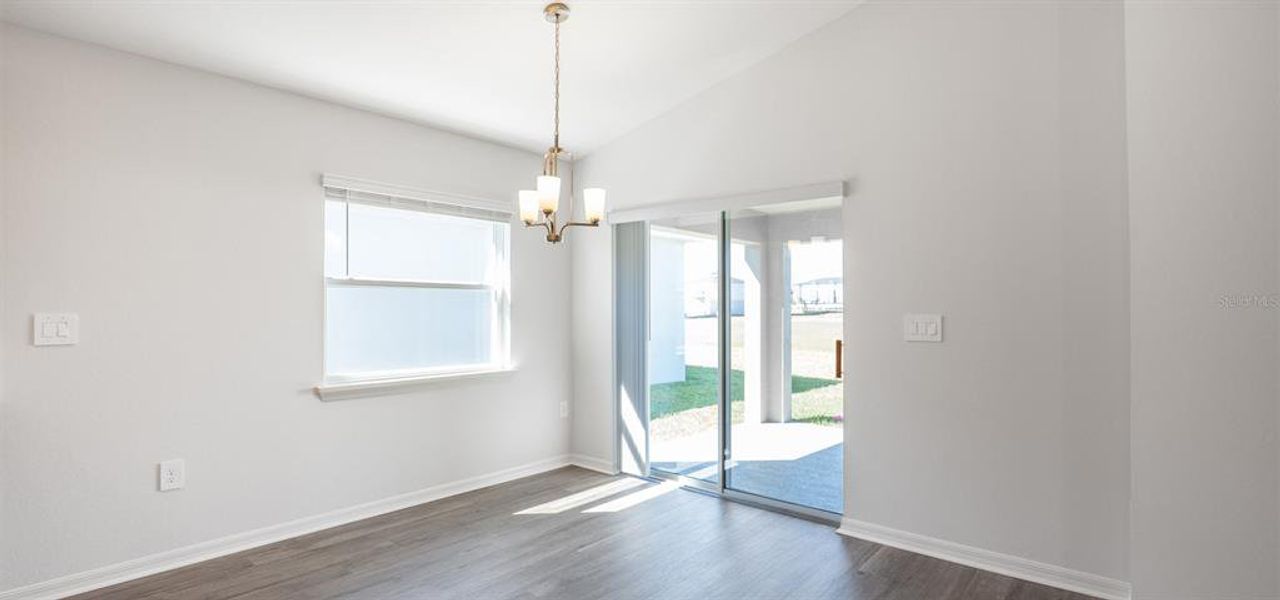 Spacious, unfurnished interior of a new home in Lakeside Preserve, Lakeland (Image 9).