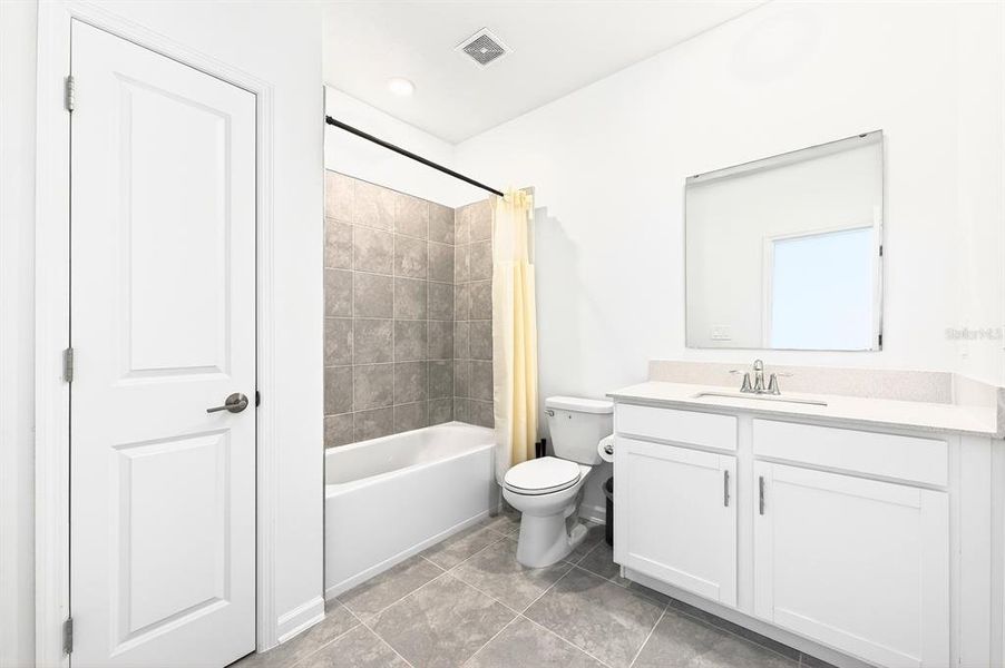 Furnished interior view inside a new home in Tohoqua, Kissimmee (Image 17).