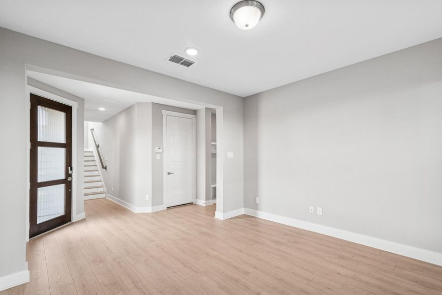 Spacious, unfurnished interior of a new home in Retreat at Oak Park, Houston (Image 22).