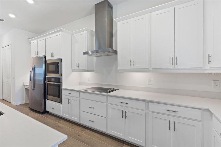 Furnished interior view inside a new home in Sandy Key, Fort Myers (Image 5).