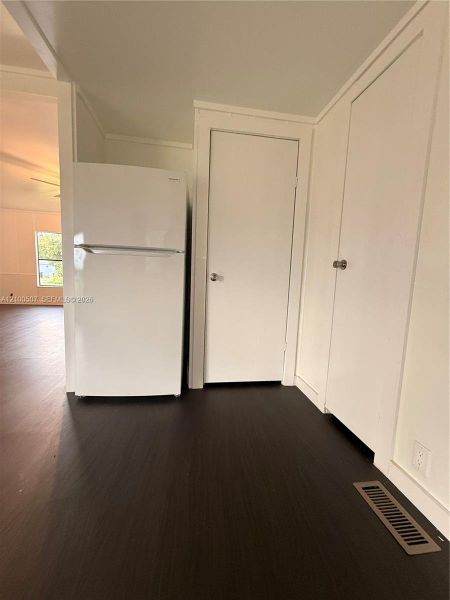 Spacious, unfurnished interior of a new home in , Moore Haven (Image 7).