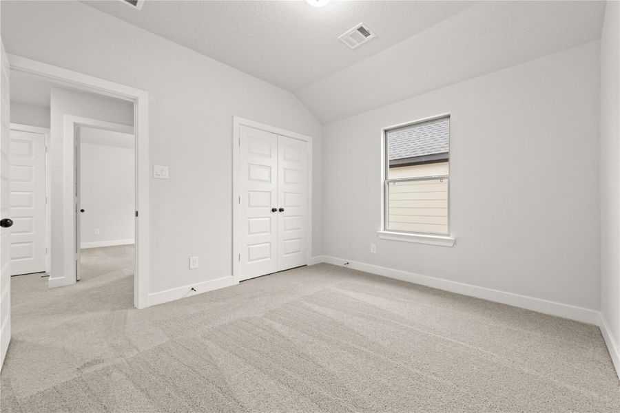 Representative image. Features, selections and colors may vary. Representative image. Features, selections and colors may vary.