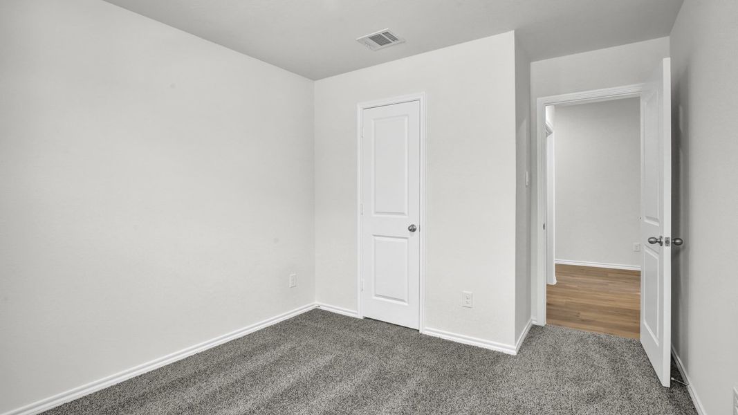 Spacious, unfurnished interior of a new home in Valor Farms, Royse City (Image 17).