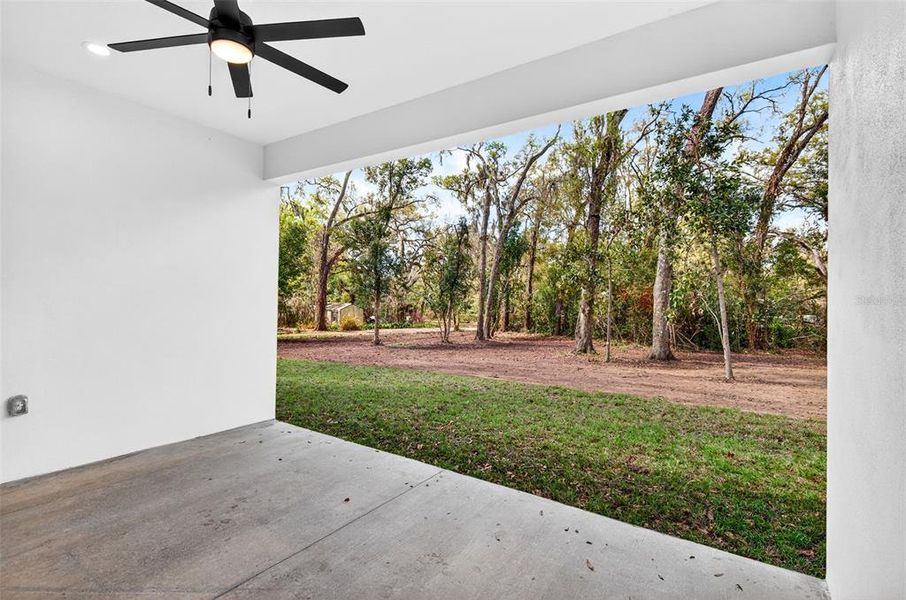 Exterior details and patio area of a home in , Dade City (Image 3).