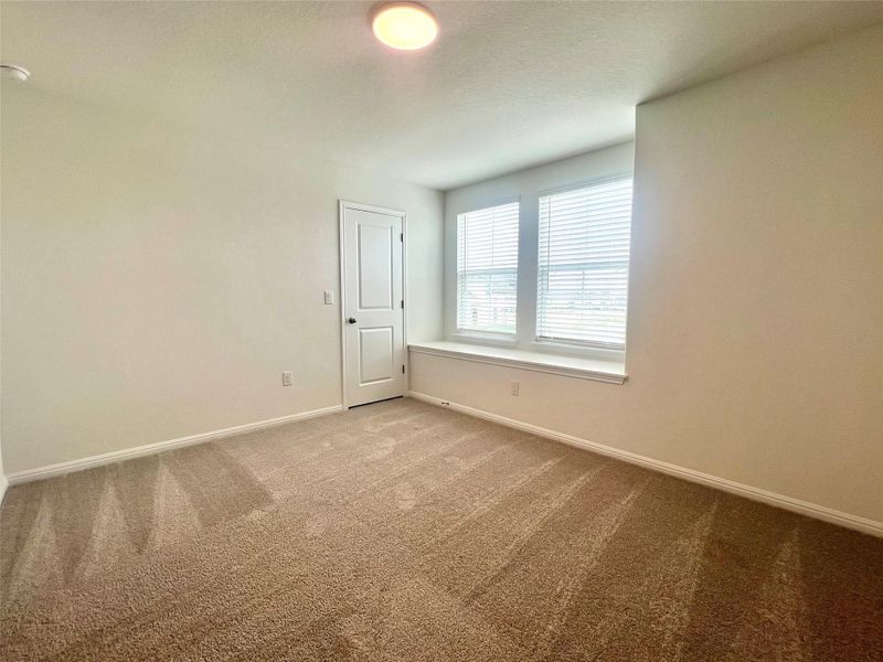 Spacious, unfurnished interior of a new home in Porter Country, Buda (Image 9).