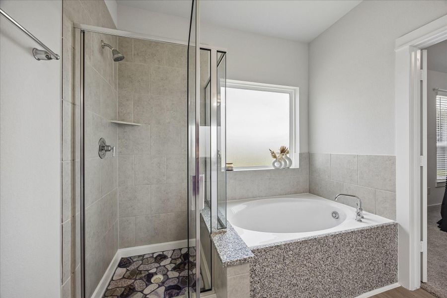 Furnished interior view inside a new home in Sierra Vista, Iowa Colony (Image 17).