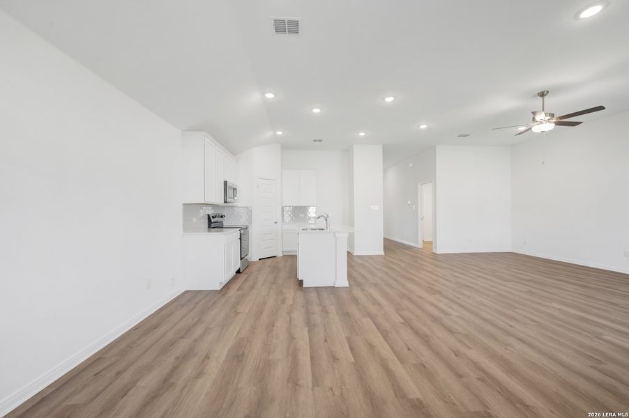 Spacious, unfurnished interior of a new home in Paloma Park, Converse (Image 45).