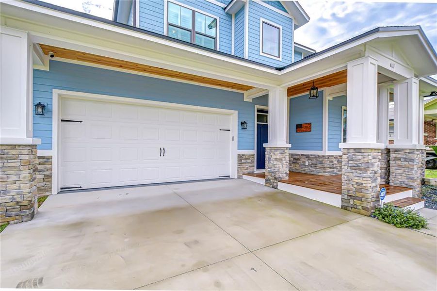 Exterior details and patio area of a home in , Tampa (Image 22).