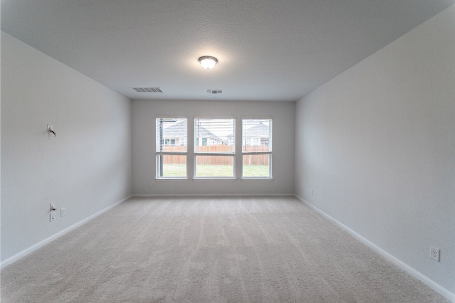 Spacious, unfurnished interior of a new home in Santa Rita Ranch, Liberty Hill (Image 17).