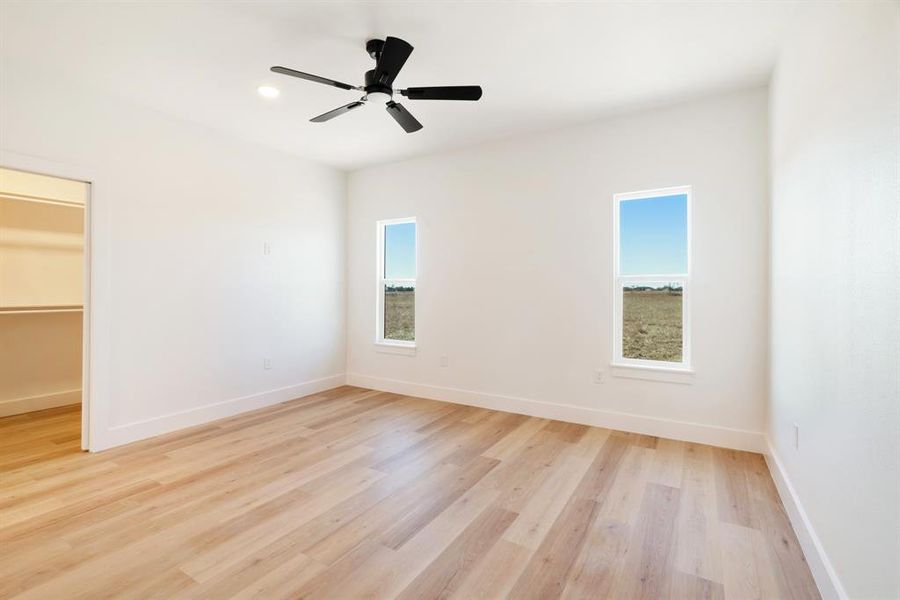 Spacious, unfurnished interior of a new home in , Sumner (Image 13).