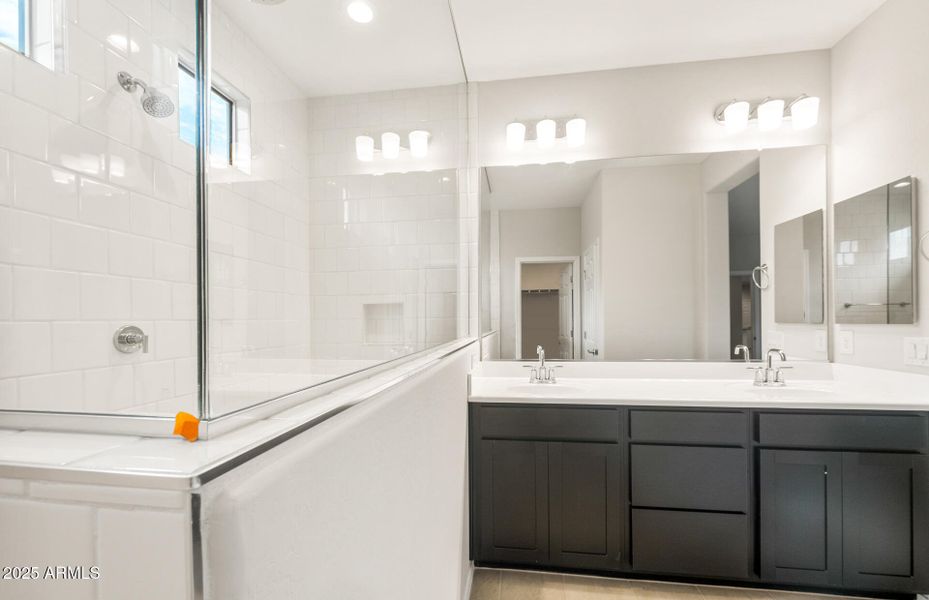 Owner's Bathroom Owner's Bathroom