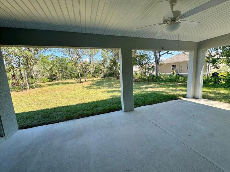 Exterior details and patio area of a home in , Dunnellon (Image 21).