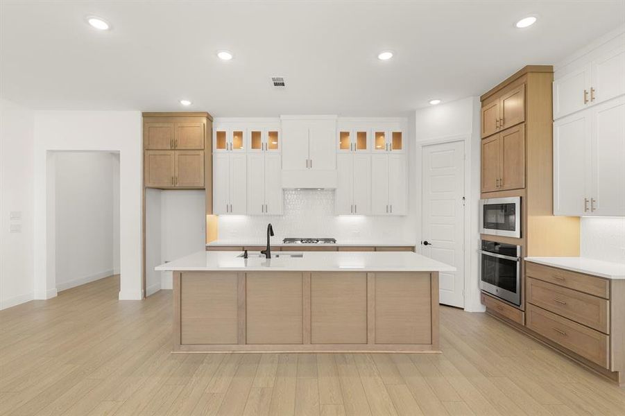 10. 5425 Varian - Kitchen