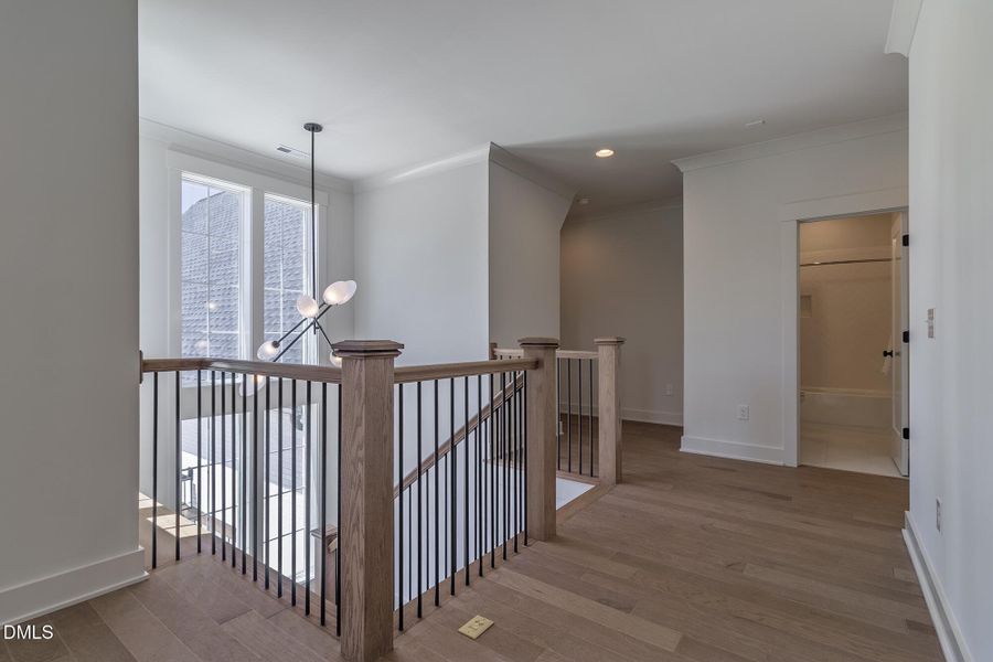 300_MEADOW_WALK_DR_INTERIOR_50