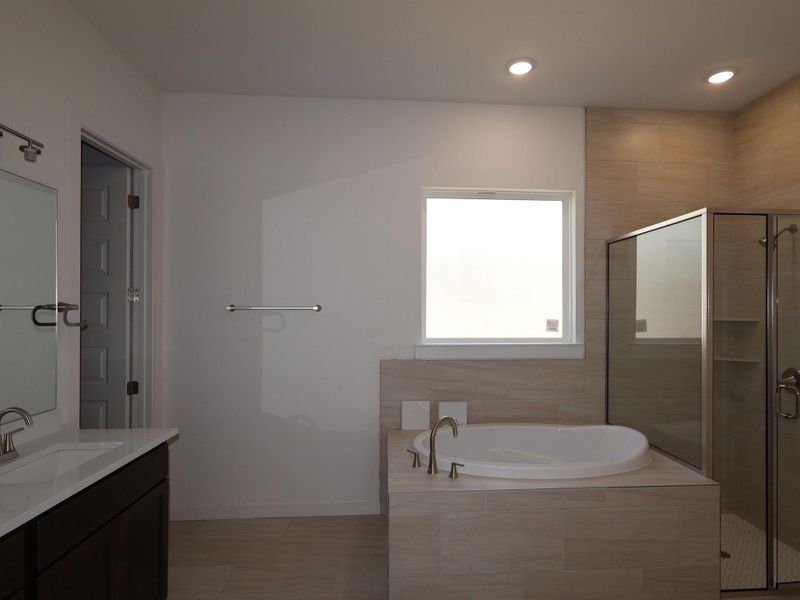 Furnished interior view inside a new home in Edgewood, Leander (Image 5).