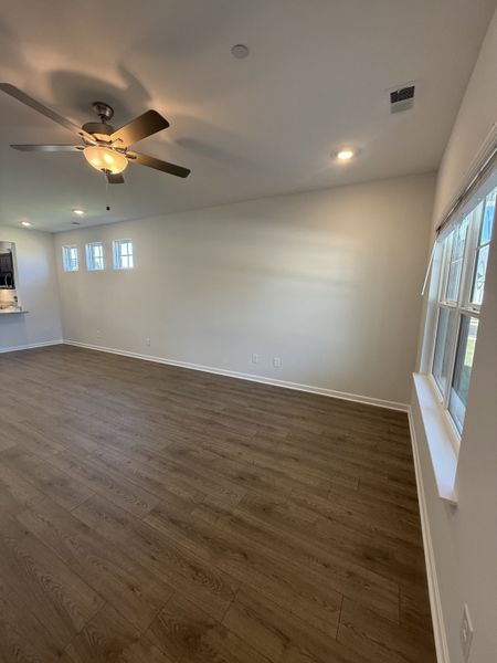 Spacious, unfurnished interior of a new home in Bradley Bend, Ashland City (Image 10).