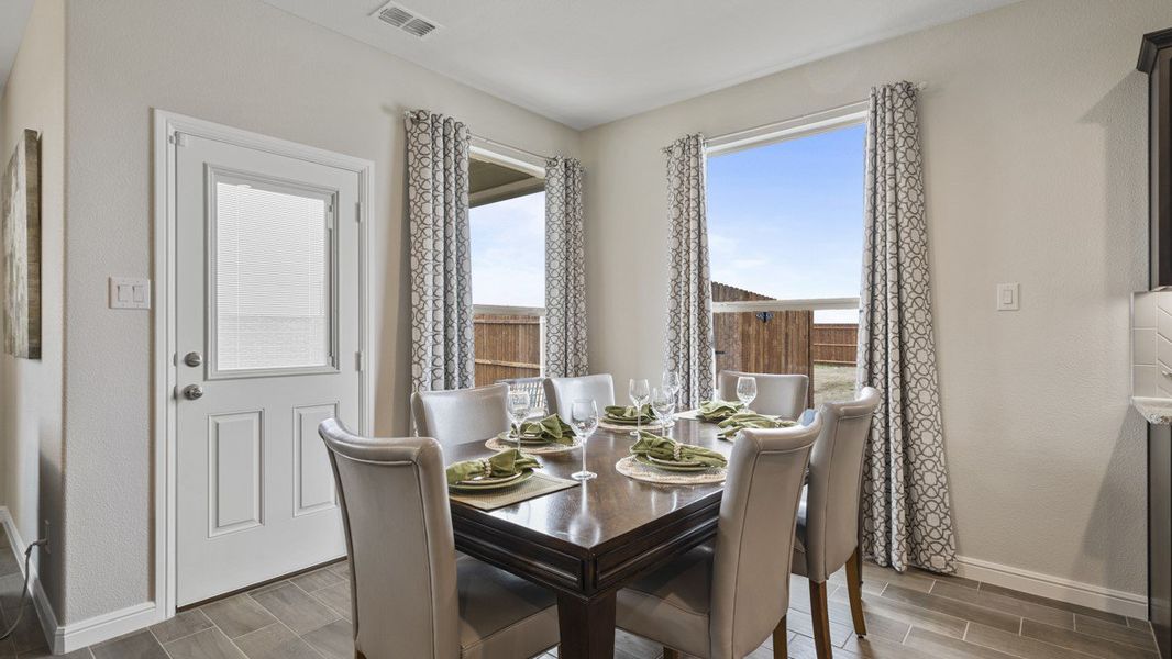 Furnished interior view inside a new home in Trails of Elizabeth Creek, Fort Worth (Image 27). Furnished interior view inside a new home in Trails of Elizabeth Creek, Fort Worth (Image 27).