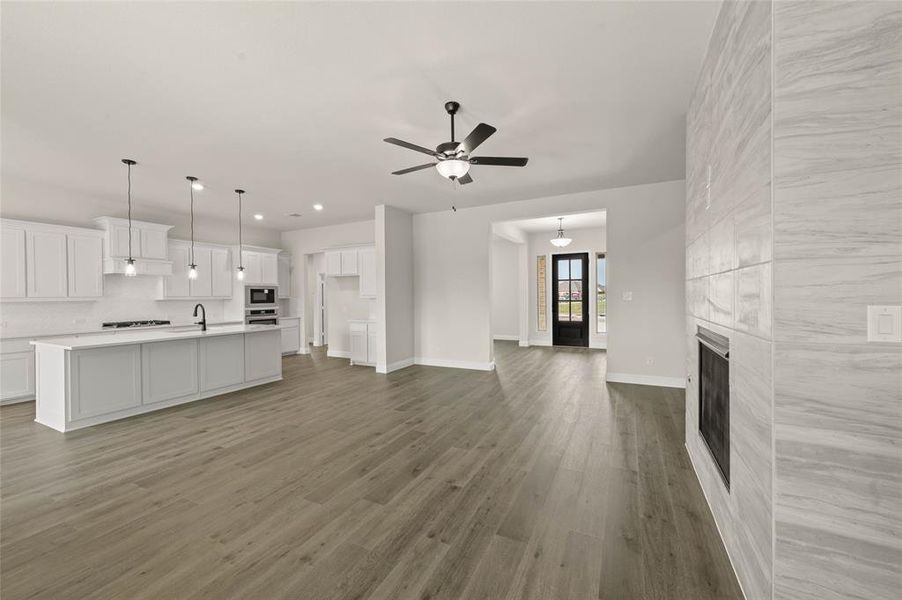 951 Richard Pittmon- Living Room-2 951 Richard Pittmon- Living Room-2