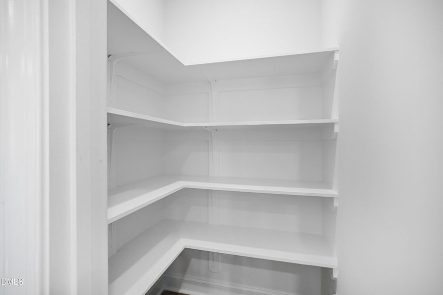 SUN_Everlee_Pic_LandrumIII_Pantry_1of1