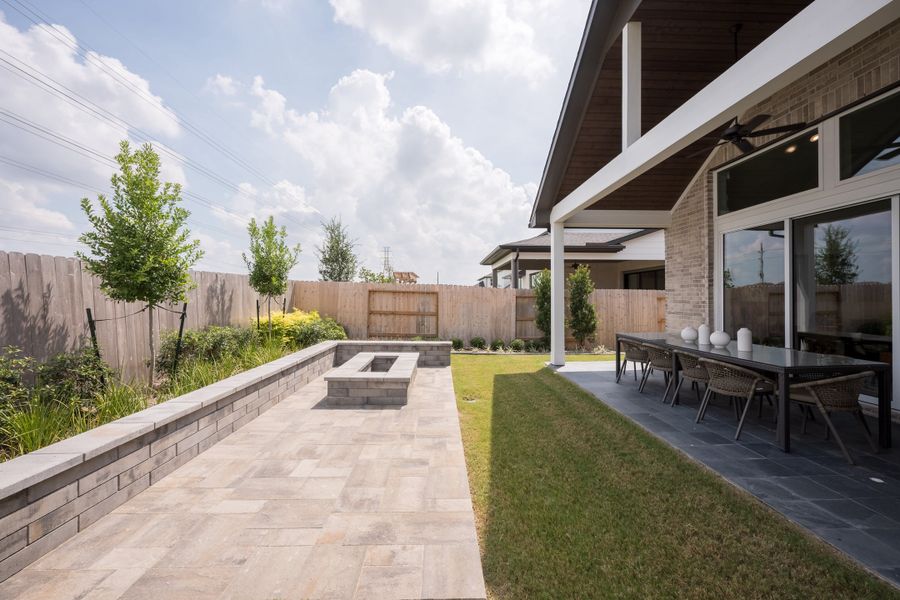 Representative exterior details of a home built from the Falcon by Tri Pointe Homes in Trillium, Richmond (Image 21).