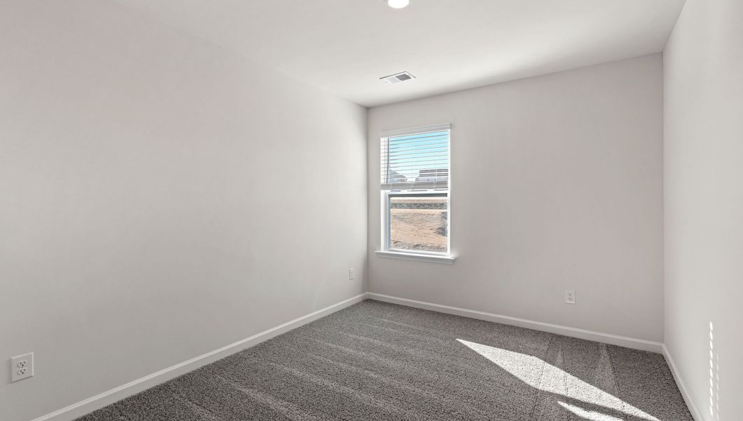 Spacious, unfurnished interior of a new home in Tanglewood Townes, Greenville (Image 18).