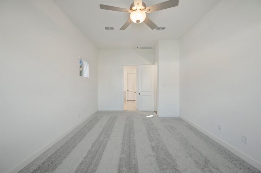 Spacious, unfurnished interior of a new home in Riceland - Enclave Collection, Mont Belvieu (Image 24).