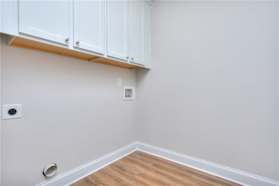 Spacious, unfurnished interior of a new home in , Homer (Image 31).