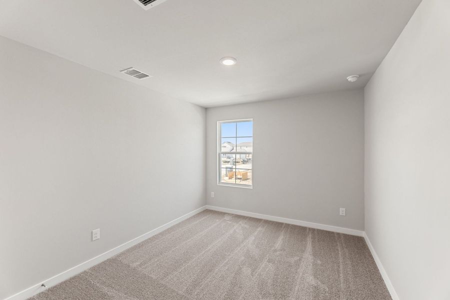 Spacious, unfurnished interior of a new home in Highland Ridge, New Braunfels (Image 32).