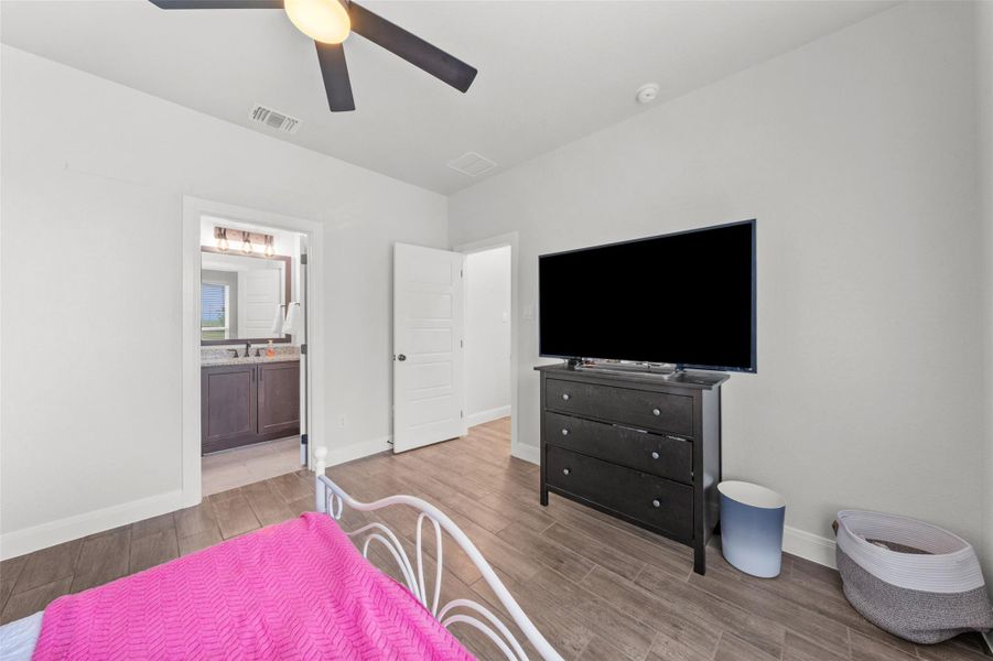Furnished interior view inside a new home in , Salado (Image 28).