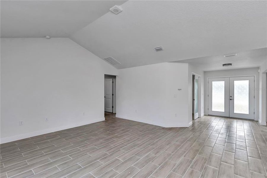 Spacious, unfurnished interior of a new home in , Ocala (Image 35).