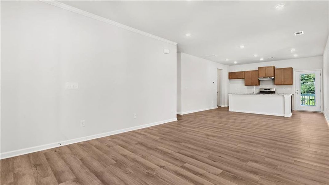 Spacious, unfurnished interior of a new home in Villages at Cedar Hill, Dallas (Image 21).