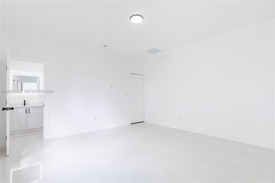 Spacious, unfurnished interior of a new home in , Miami (Image 17).