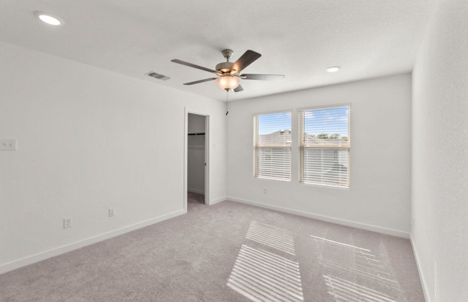 Spacious, unfurnished interior of a new home in Sunfield, Buda (Image 36).