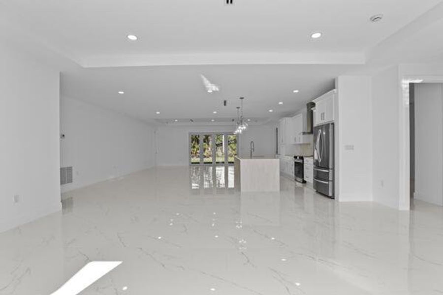Spacious, unfurnished interior of a new home in , Loxahatchee (Image 41).