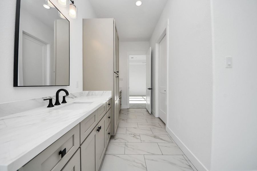 Primary en suite bath with custom cabinetry