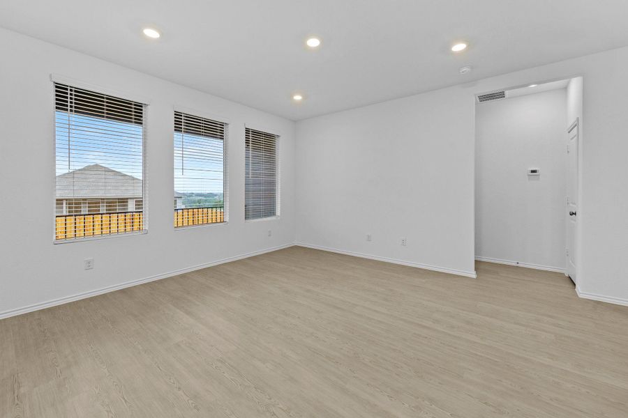 Spacious, unfurnished interior of a new home in Clayton Ranch, Copperas Cove (Image 20).