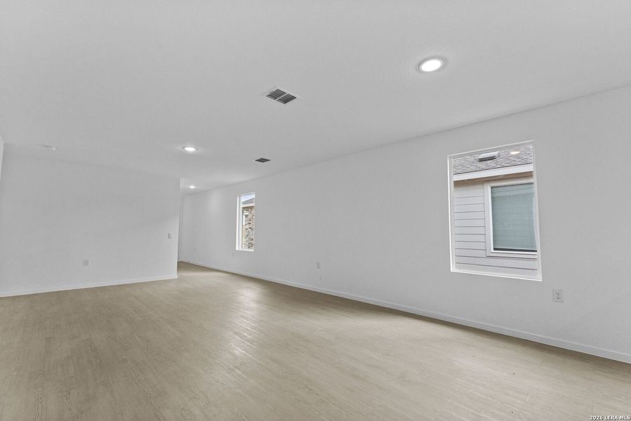 Spacious, unfurnished interior of a new home in Somerset Meadows, San Antonio (Image 24). Spacious, unfurnished interior of a new home in Somerset Meadows, San Antonio (Image 24).