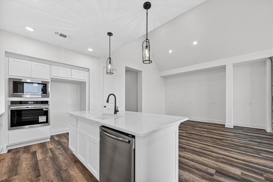 Furnished interior view inside a new home in Heritage Ranch, Sherman (Image 10).
