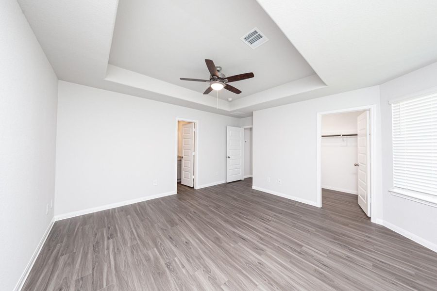 Spacious, unfurnished interior of a new home in River's Edge, Conroe (Image 11).