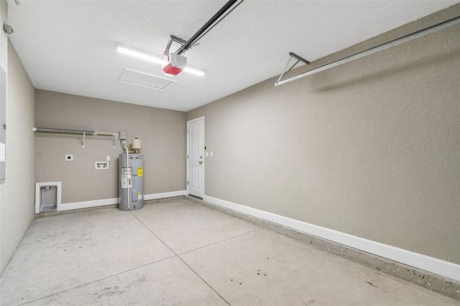 Spacious, unfurnished interior of a new home in , Lakeland (Image 29).