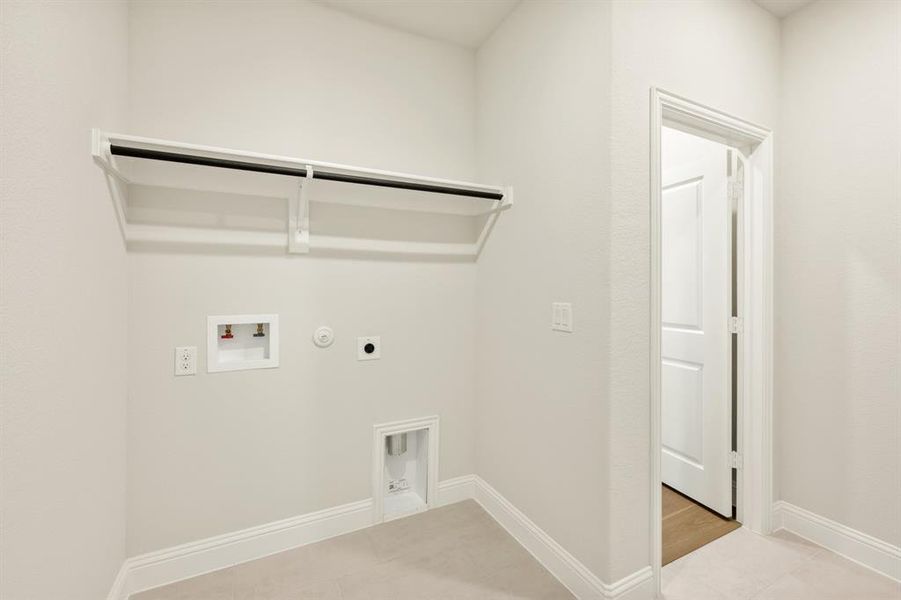 Spacious, unfurnished interior of a new home in The Retreat at North Grove 70-75, Waxahachie (Image 20). Spacious, unfurnished interior of a new home in The Retreat at North Grove 70-75, Waxahachie (Image 20).