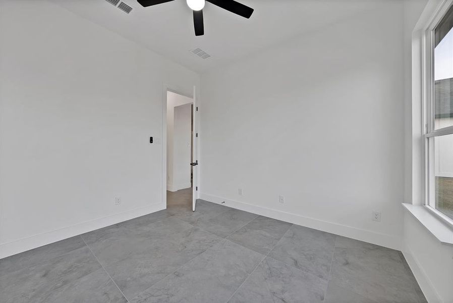 Spacious, unfurnished interior of a new home in , Celeste (Image 20).