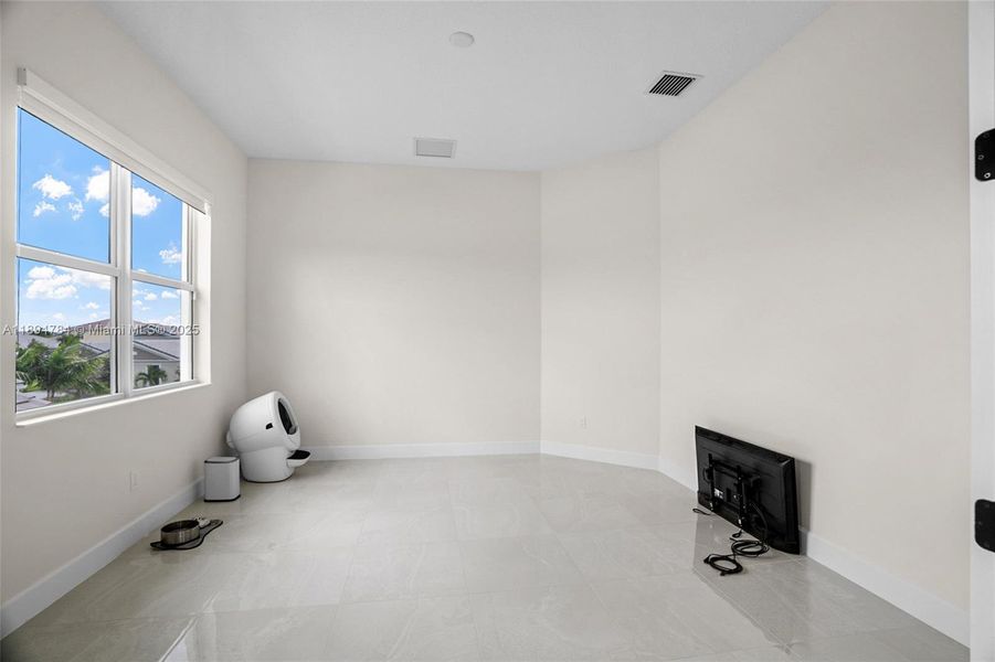 Spacious, unfurnished interior of a new home in , Westlake (Image 26).