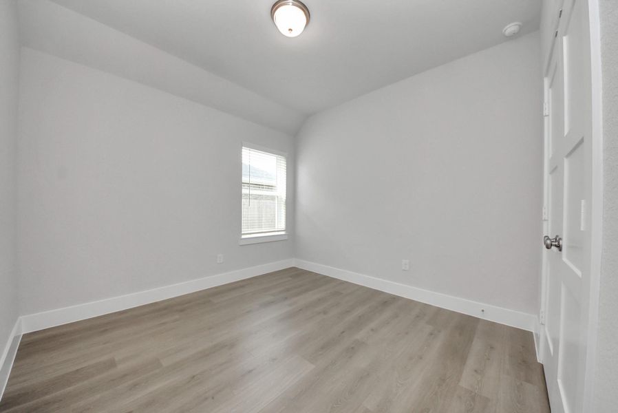 Spacious, unfurnished interior of a new home in Sunrise Cove: Landmark Collection, Texas City (Image 27).