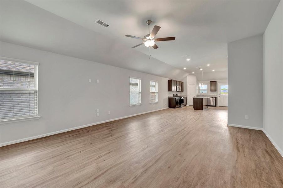 Spacious, unfurnished interior of a new home in Lane Ranch, Sanger (Image 31).