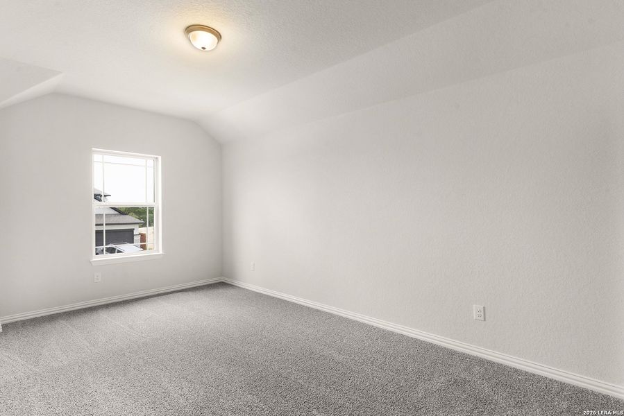 Spacious, unfurnished interior of a new home in Meyer Ranch - Enclave, New Braunfels (Image 22).