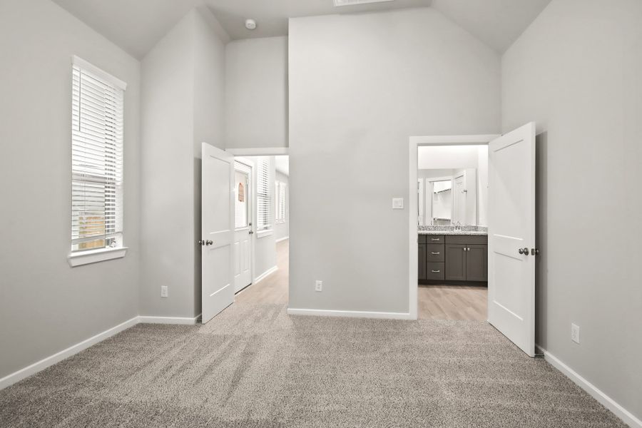 Spacious, unfurnished interior of a new home in Santa Rita Ranch, Liberty Hill (Image 24).