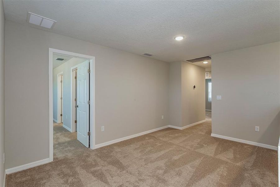 Spacious, unfurnished interior of a new home in Two Rivers, Zephyrhills (Image 13).