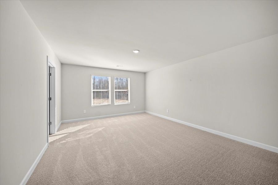 Spacious, unfurnished interior of a new home in Wexford Park, Fountain Inn (Image 20).