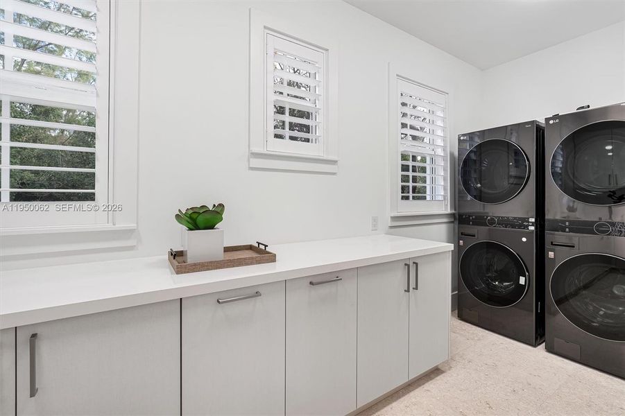 Furnished interior view inside a new home in , Islamorada, Village of Islands (Image 54).